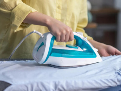 Не торкайтеся праскою: як розгладити речі зі шкірозамінника 