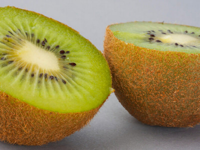 Чи можна їсти ківі зі шкіркою