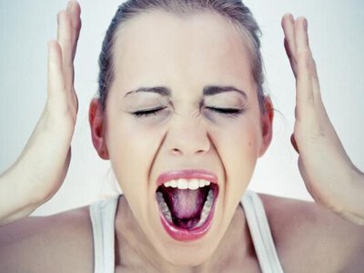 Чому жінкам не бажано стримувати негативні емоції