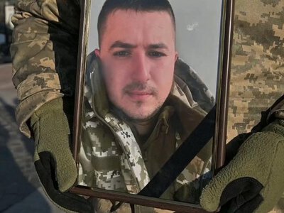 Ледве вивезли з позиції і врятували ногу: громада попрощалася із 28-річним Воїном