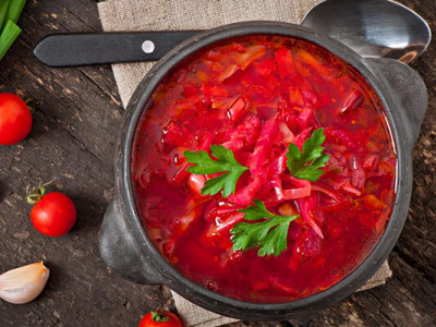 Борщ стає делікатесом? Скільки коштує каструля улюбленої страви у лютому 