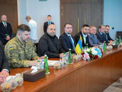 В Абу-Дабі стартував другий день тристоронніх переговорів – Умєров