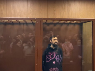 У РФ стендап-коміка засудили майже до шести років колонії за жарти про ветерана і релігію