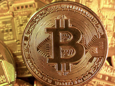 Обвал на крипторинку триває, біткойн втратив вже половину вартості: що далі