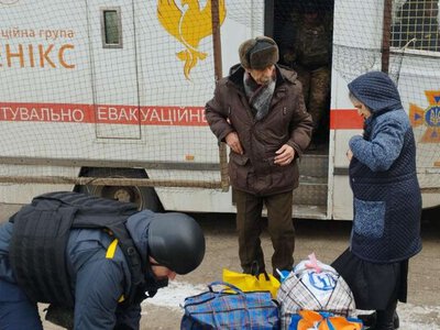 Деякі сім'ї з дітьми поверталися чотири рази: Спікер поліції про евакуацію з Донеччини