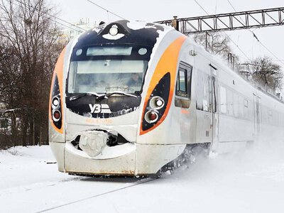Укрзалізниця скасувала низку поїздів: яка причина