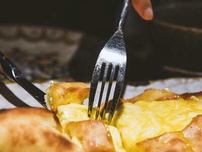 Без тіста і духовки: ліниві хачапурі, які виходять завжди