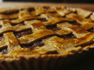 Ароматний яблучний пиріг без міксера: простий рецепт