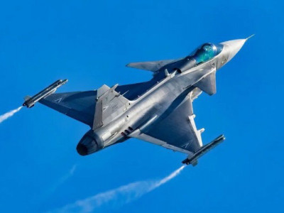 Україна очікує на 150 літаків Gripen та ще 100 Rafale, – президент