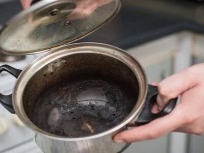 Як врятувати каструлю після пригорілої їжі: домашні методи