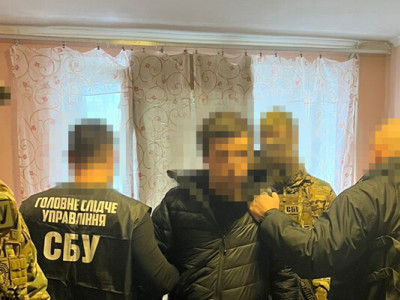 Працівник банку в Києві “зливав” Росії персональні дані клієнтів-військових – затримала СБУ