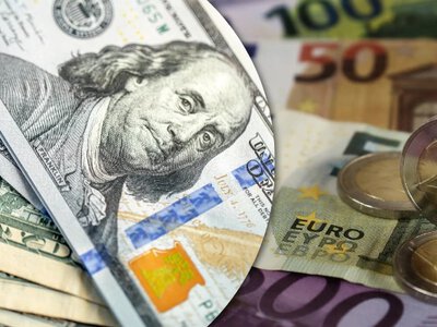 Долар скоро подешевшає: чи варто купувати валюту вже зараз
