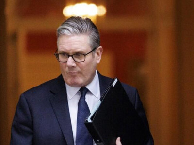 Майбутнє Стармера – на волосині. Він може протриматися на посаді тиждень, вважають ЗМІ