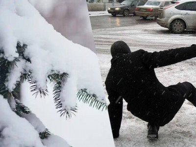 Травмування через ожеледицю: хто винний та як отримати компенсацію