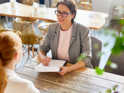 Українцям обіцяють роботу мрії — уряд затвердив план, який змінює правила гри на ринку праці!