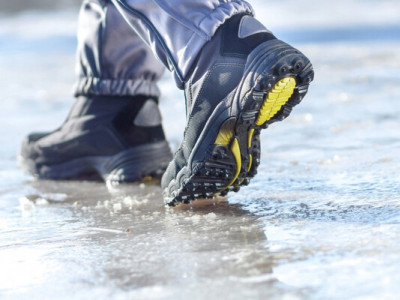 Як уникнути падінь на льоду: поради щодо взуття та техніки ходьби