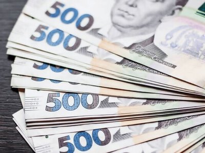 По 20 тисяч щомісяця: кому нарахують нову «зимову» надбавку вже у лютому