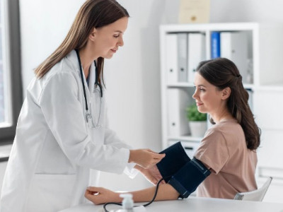 У яких медзакладах можна пройти Скринінг здоров'я 40+: як записатися