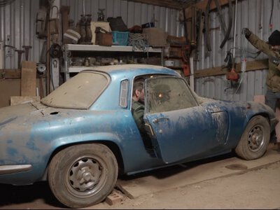 ВІДЕО. Класичний британський спорткар 70-х завівся після 32 років простою