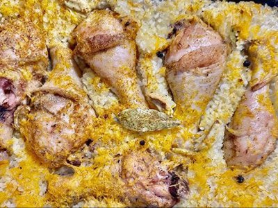 Ситна вечеря без зайвого клопоту: рис із курячими гомілками в рукаві