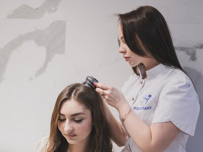 Зима «краде» волосся: чому так відбувається і як вберегти густину?