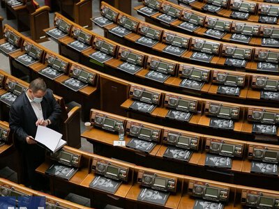Сесійна зала парламенту сьогодні порожня, бо депутати отруїлися в їдальні - нардеп