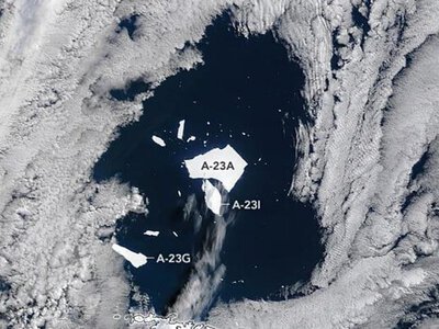 Айсберг-гігант переходить у стадію активного руйнування