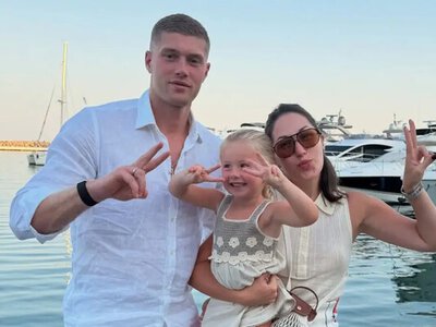 Чарівна ідилія: дружина Довбика показала їхній сімейний домашній відпочинок з чоловіком і донькою