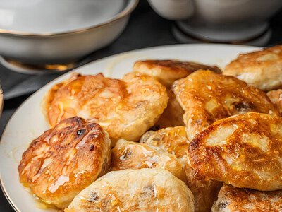 Пухкі й повітряні оладки вийдуть навіть на воді. Шикарний рецепт смаколиків до чаю