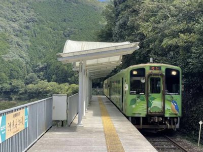 У Японії працює загадкова станція без входу й виходу і її призначення дивує