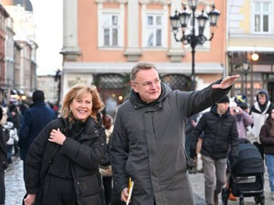 Скандальні відрядження львівської чиновниці: звідки гроші на елітні поїздки?