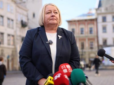 Зарплата чиновниці шокувала українців: куди дивиться Садовий?