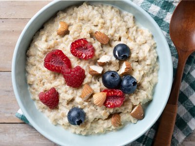 Що буде з вашим тілом, якщо їсти вівсянку щодня: дієтологи розкрили 4 несподівані ефекти 