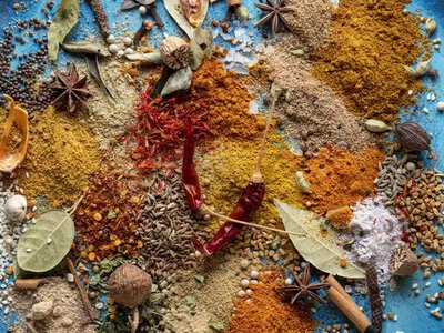 Які 6 спецій багаті на залізо і допомагають підтримати імунну систему