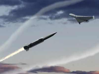 Росіяни випустили по Україні майже 30 ракет і 400 дронів. Скільки збила ППО