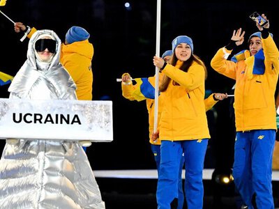 «Гидота»: Україна вимагає розслідування від МОК через росіянку, яка несла табличку збірної з написом «Ukraine»