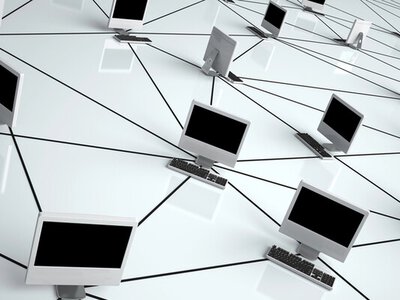 «Чудовий подарунок ворогу»: навіщо держава збирає конфіденційні координати телеком-мереж