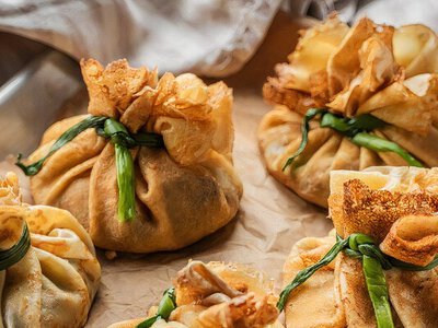 Налисники у вигляді мішечків стануть окрасою будь-якого столу. Покроковий рецепт