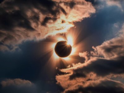 Вогняне кільце над краєм світу: що приховає сонце в Антарктиді?