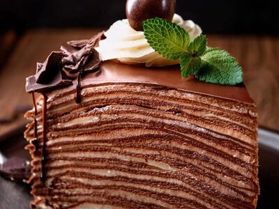 Неймовірно ніжний шоколадний торт з млинців