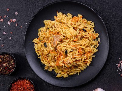 Домашній хіт без зайвих витрат: плов із куркою повертається в меню