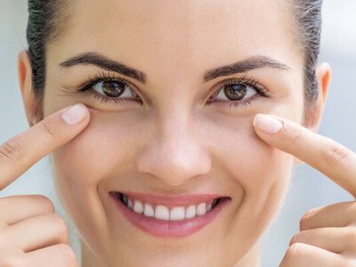 Лікарі розповіли, чому опухають повіки і як з цим боротися