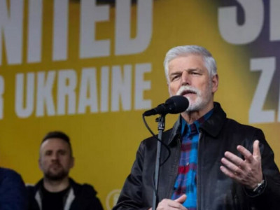 Українські біженці приносять економіці більше, ніж забирають – президент Чехії