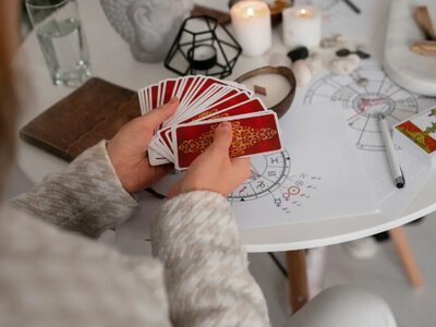 Гороскоп на 22 лютого 2026 року за картами Таро для всіх знаків Зодіаку 