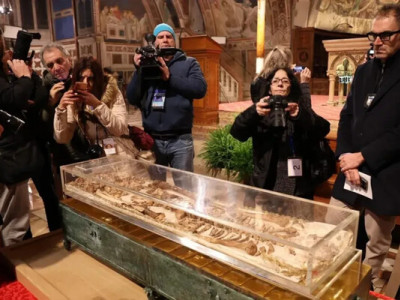 Останки святого Франциска вперше за довгий час виставили на загальний огляд в Італії