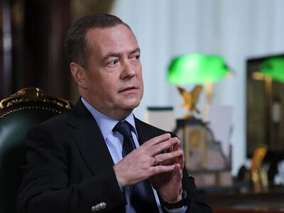 Медведєв різко відреагував на можливу заборону в’їзду військовим РФ до Шенгену