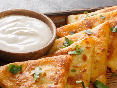 Загорніть цю смачну начинку у млинці – і отримаєте неймовірні бендерики з куркою. Рецепт