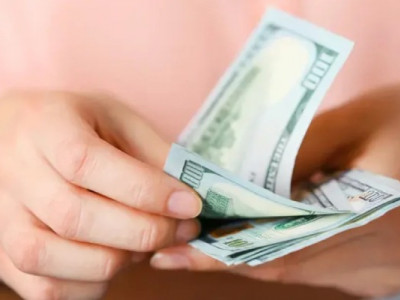 Курс валют: де вигідно купити та продати долари і євро