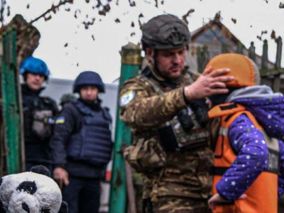 Поліція вилучатиме дітей у разі відмови батьків від евакуації — роз’яснення служби у справах дітей