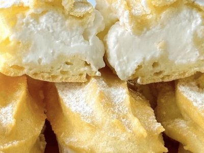 Замість пшеничного борошна — рисове: як приготувати легкі еклери вдома